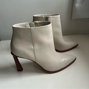 Vince Camuto Cream Leather Boots Ankle Heels Off White Size 7